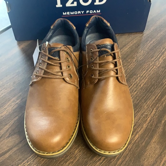 NIB Izod Men’s Cal Low Top Memory Foam Shoes Brown - Picture 2 of 6